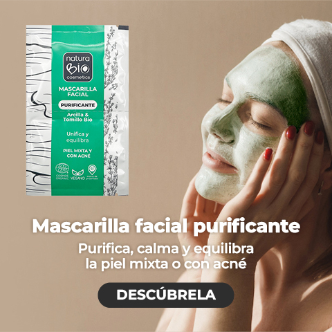 Imagen de madre e hija el primer día del cole con texto sobre fondo claro "Vuelta al cole y a la oficina con NaturaBIO Cosmetics: cuida de ti y de tu familia con cosmética natural certificada". Incluye un botón con enlace con el texto "Compra ahora"